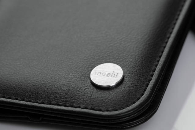 Carcasa con billetera Moshi Overture para iPhone 13 Pro Max negra